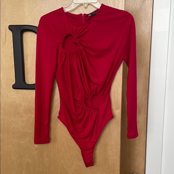 Zara Red Ruched Cut-Out Heart Bodysuit - Picture 2 of 4